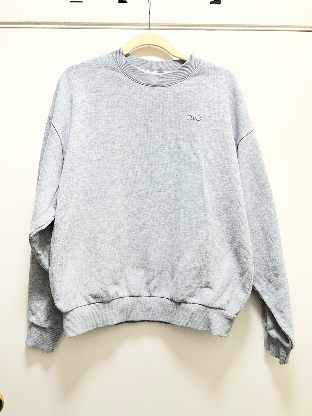 Alo Yoga Accolade Crew Neck Pullover